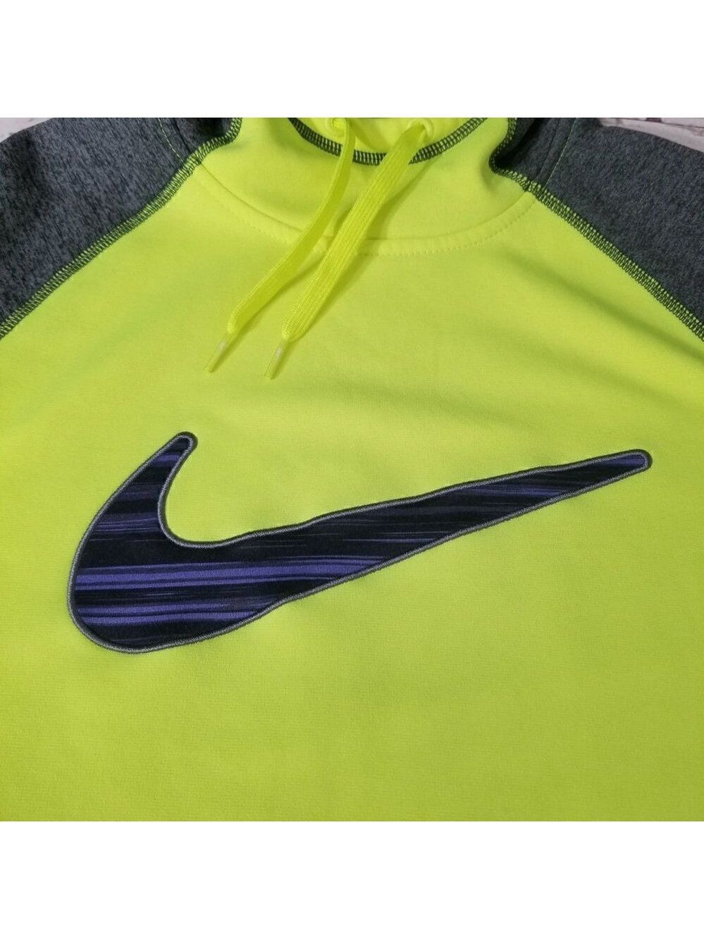 Nike Therma Fit Womens Size Medium Thumbholes Swoosh Pullover Hoodie Sweatshirt - Picture 6 of 10